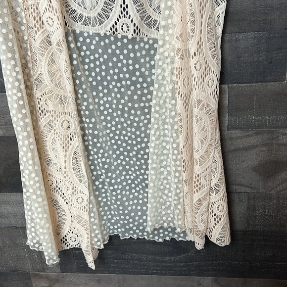 New Cream Lace long Vest from Vine Street - Picture 3 of 7